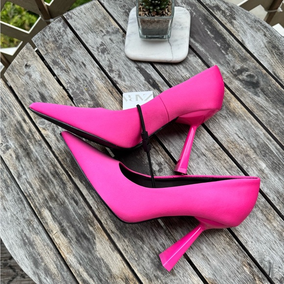 NWT Zara Pink Satin Pointy Toe heels - Picture 7 of 8